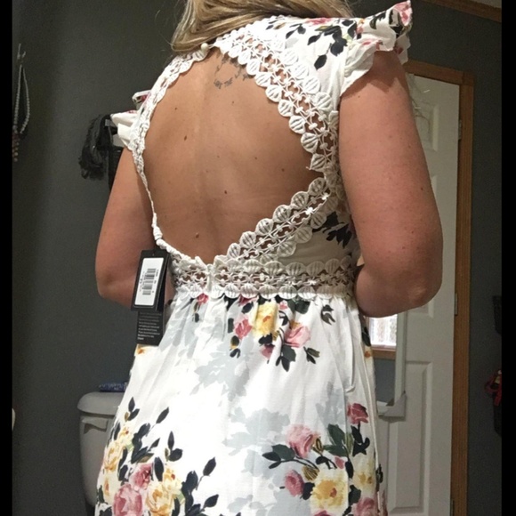 {💥SALE}Backless Floral Maxi Dress(M) - Picture 4 of 8